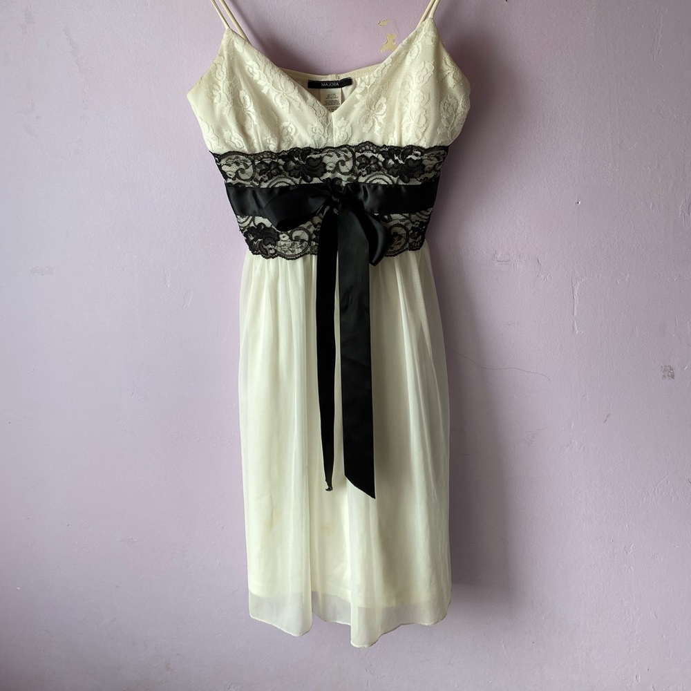 Small Lace and chiffon ribbon tie dress